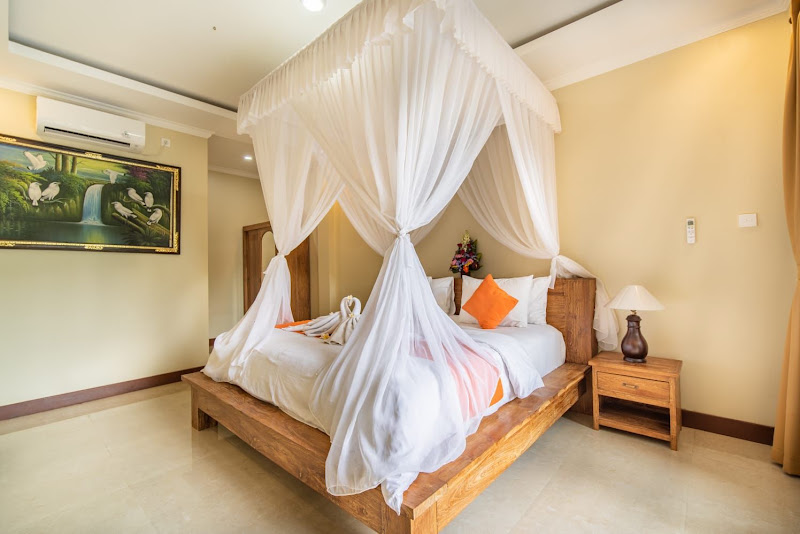 4 Bedrooms · Gianyar Near The Beach — photo 6